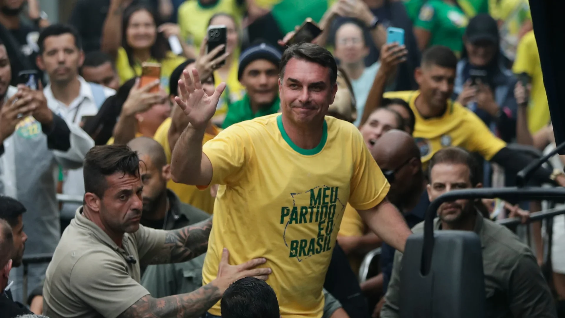 Brazil Heads to Presidential Runoff as Lula, Flávio Bolsonaro Fall Short of Majority
