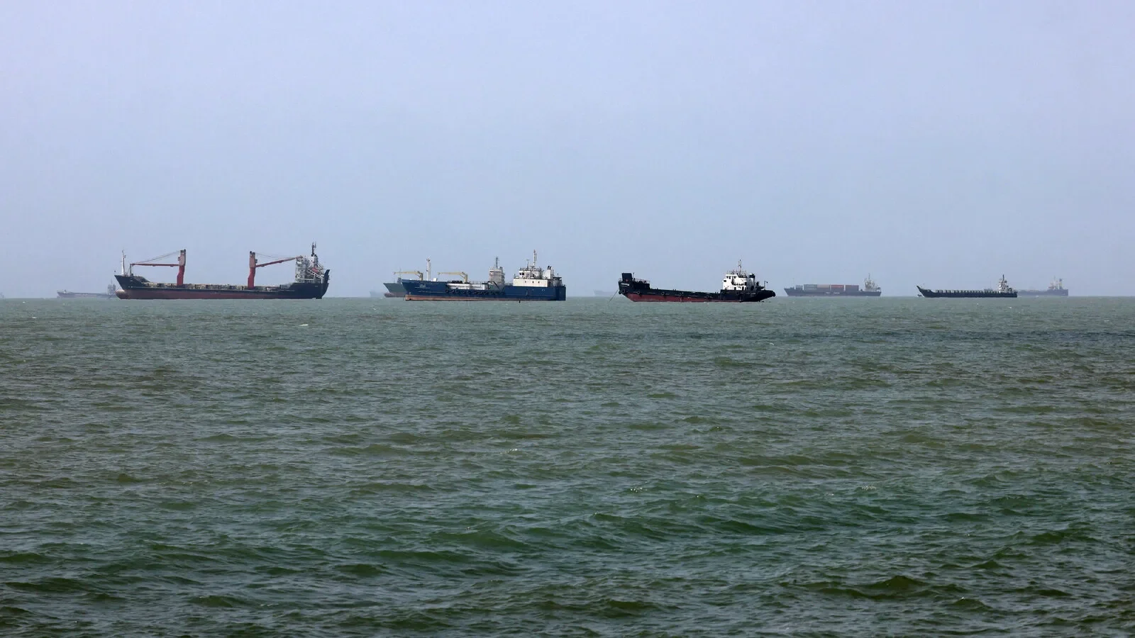 Iran Keeps Strait of Hormuz Closed Pending U.S. Compliance With Agreement